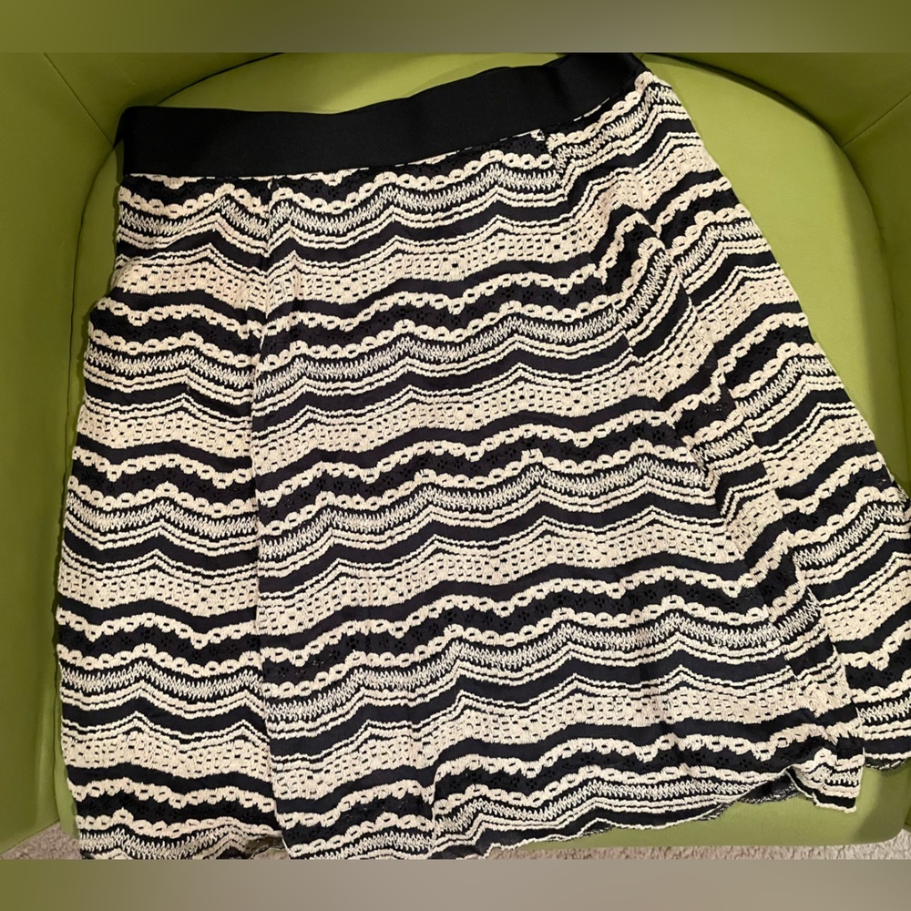 Max Edition-Skirt- Black and Cream, Lined, Size Small